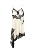 Robe asymétrique en satin