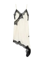 Robe asymétrique en satin